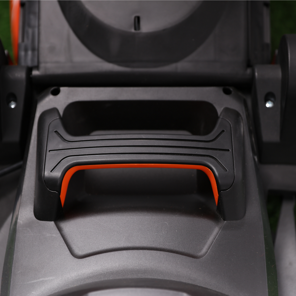 Close-up of a handle on the Yard Force EM N34B lawnmower