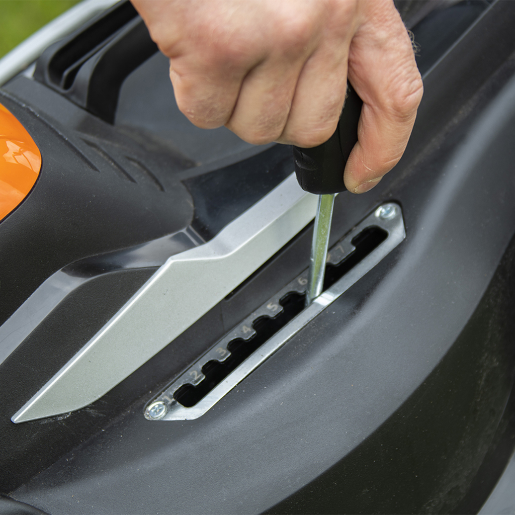 40V 34cm Cordless Brushless Lawnmower